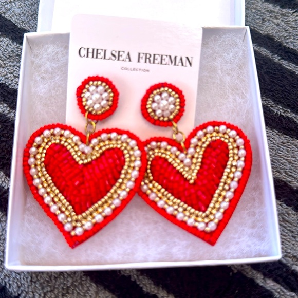 ❤️New Chelsea Freeman Embellished Heart Earrings. Simply stunning and well made. - Picture 1 of 4